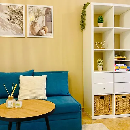 Cozy & Colourful 1 Bdr With Free Street Parking Appartement