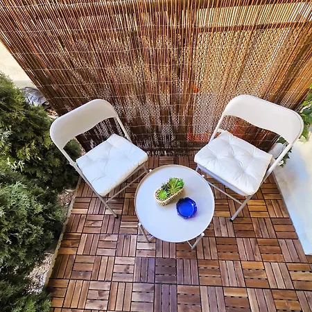 Cozy & Colourful 1 Bdr With Free Street Parking Appartement *