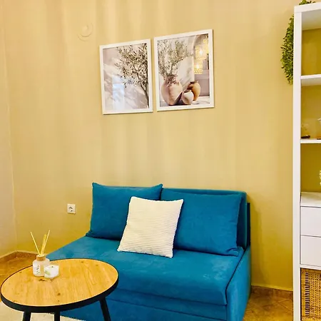 Cozy & Colourful 1 Bdr With Free Street Parking *
