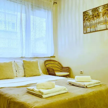 Cozy & Colourful 1 Bdr With Free Street Parking شقة ستارا زاغورا