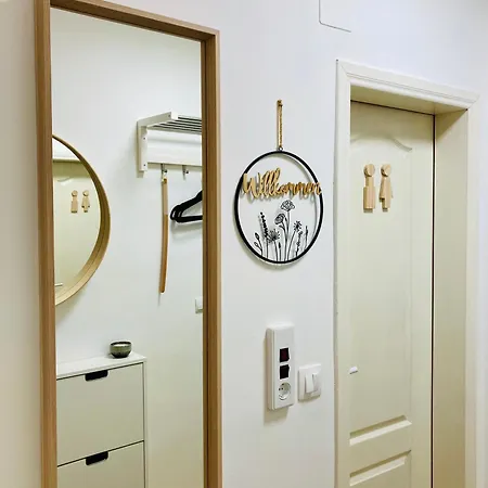 Cozy & Colourful 1 Bdr With Free Street Parking