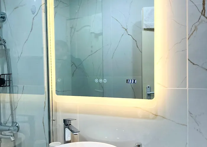 Cozy & Colourful 1bed With Free Street Parking *